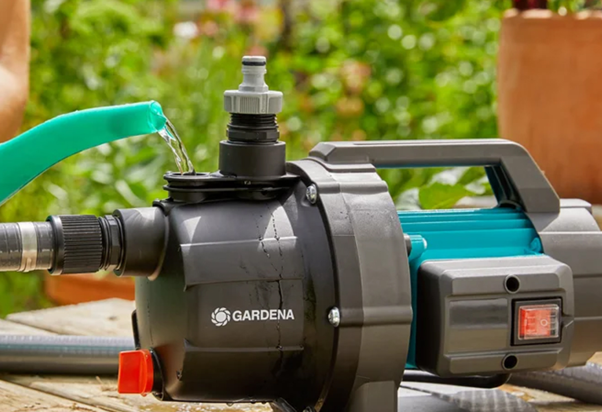 Απεικονίζεται το γέμισμα της αντλίας.